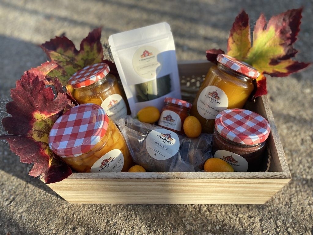 [26] Geschenkkorb mit saisonalen Produkten